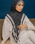 Nuura Scarve in Monochrome