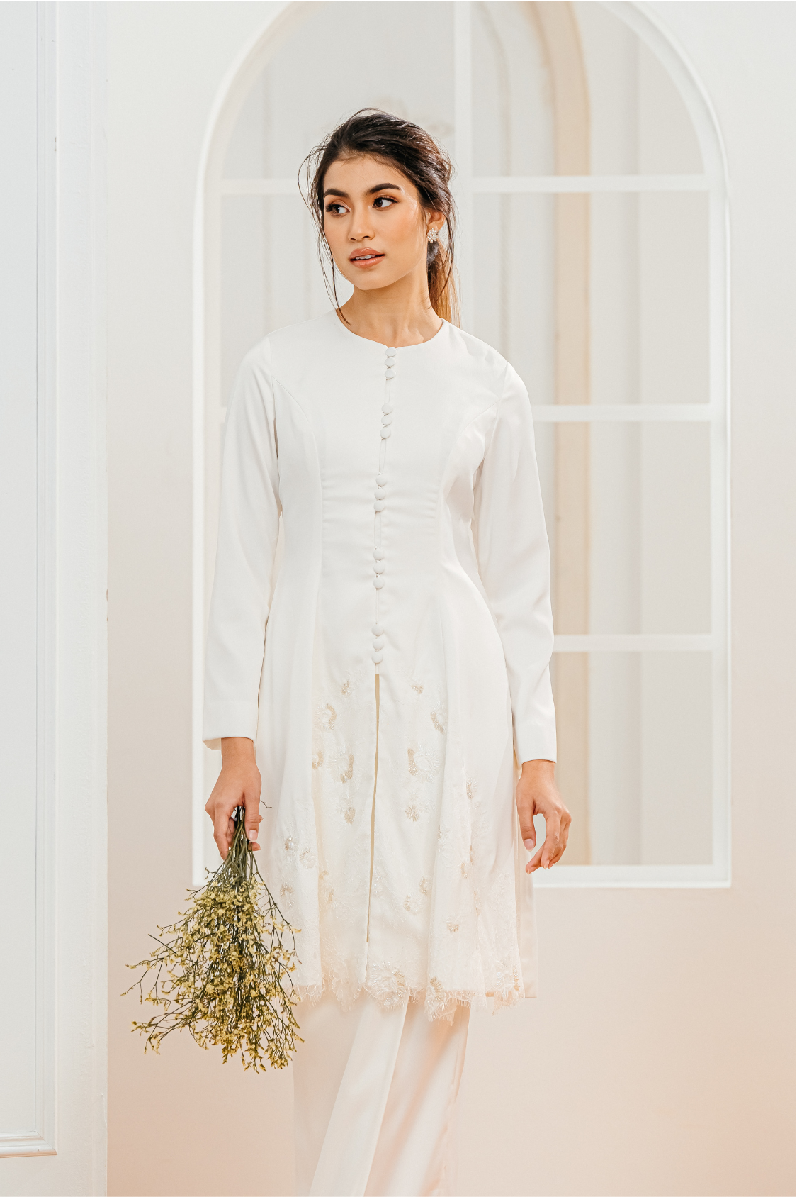 Organdy Selendang Sulam in Champagne – Rico Rinaldi