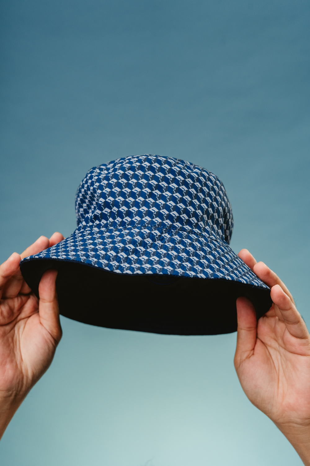 Leon Bucket Hat in Navy Blue