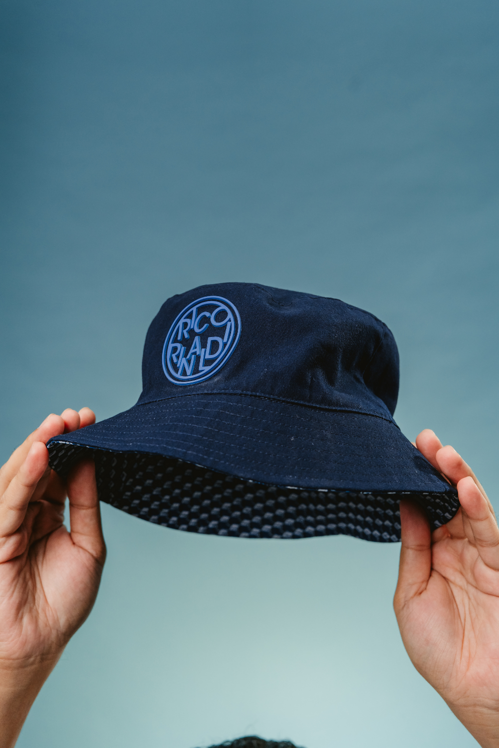 Leon Bucket Hat in Navy Blue