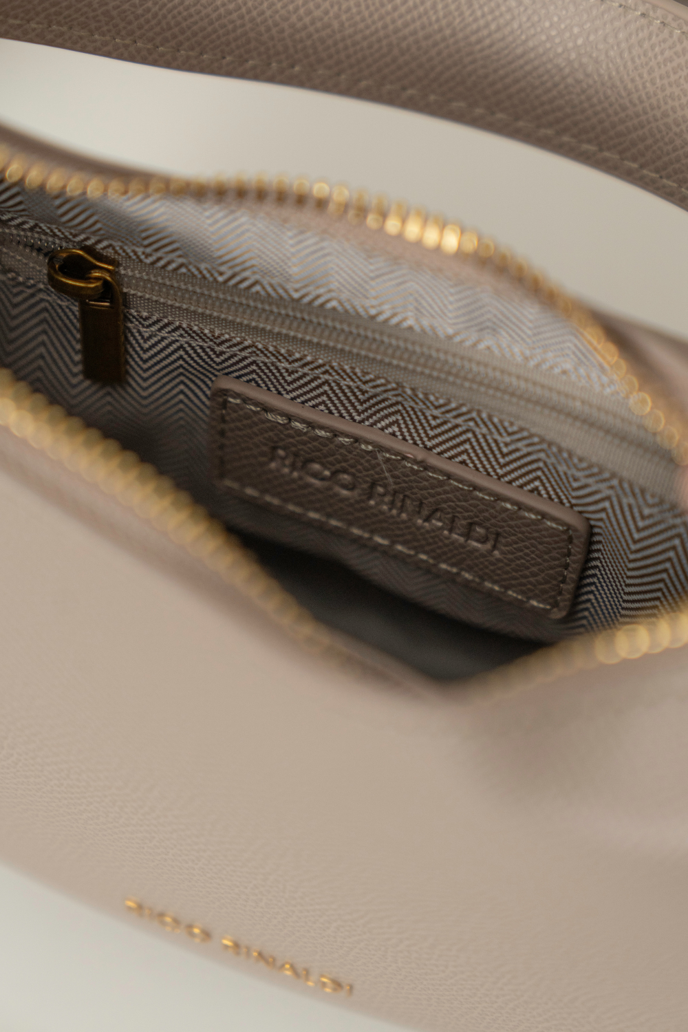 Aero Medium Bag in Ivory