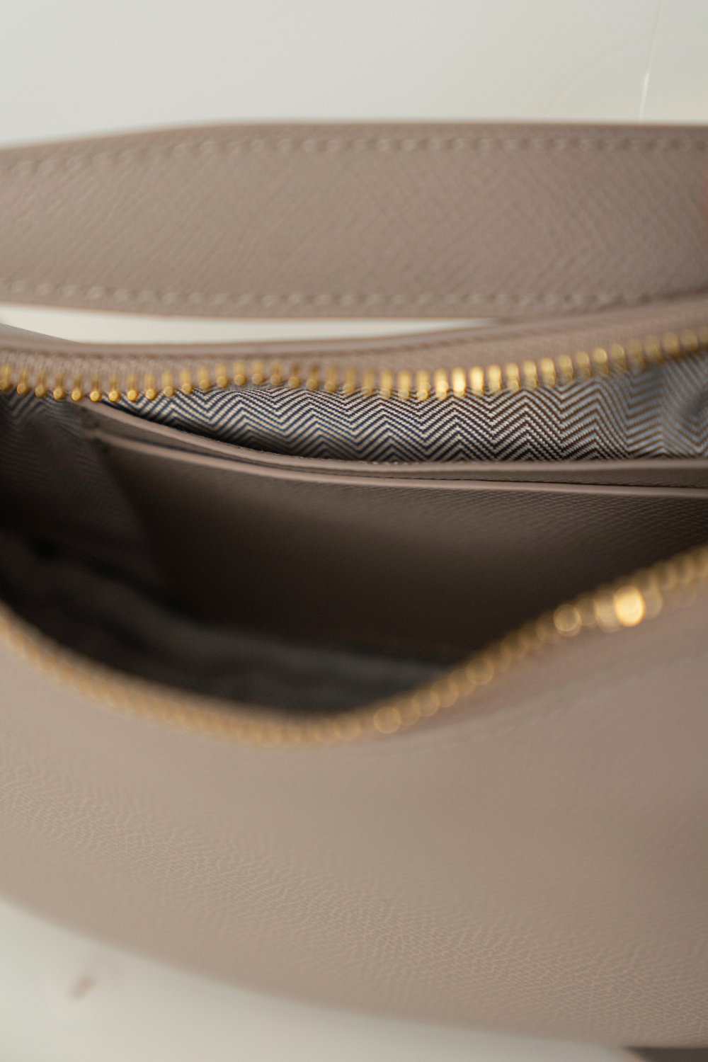 Aero Medium Bag in Ivory