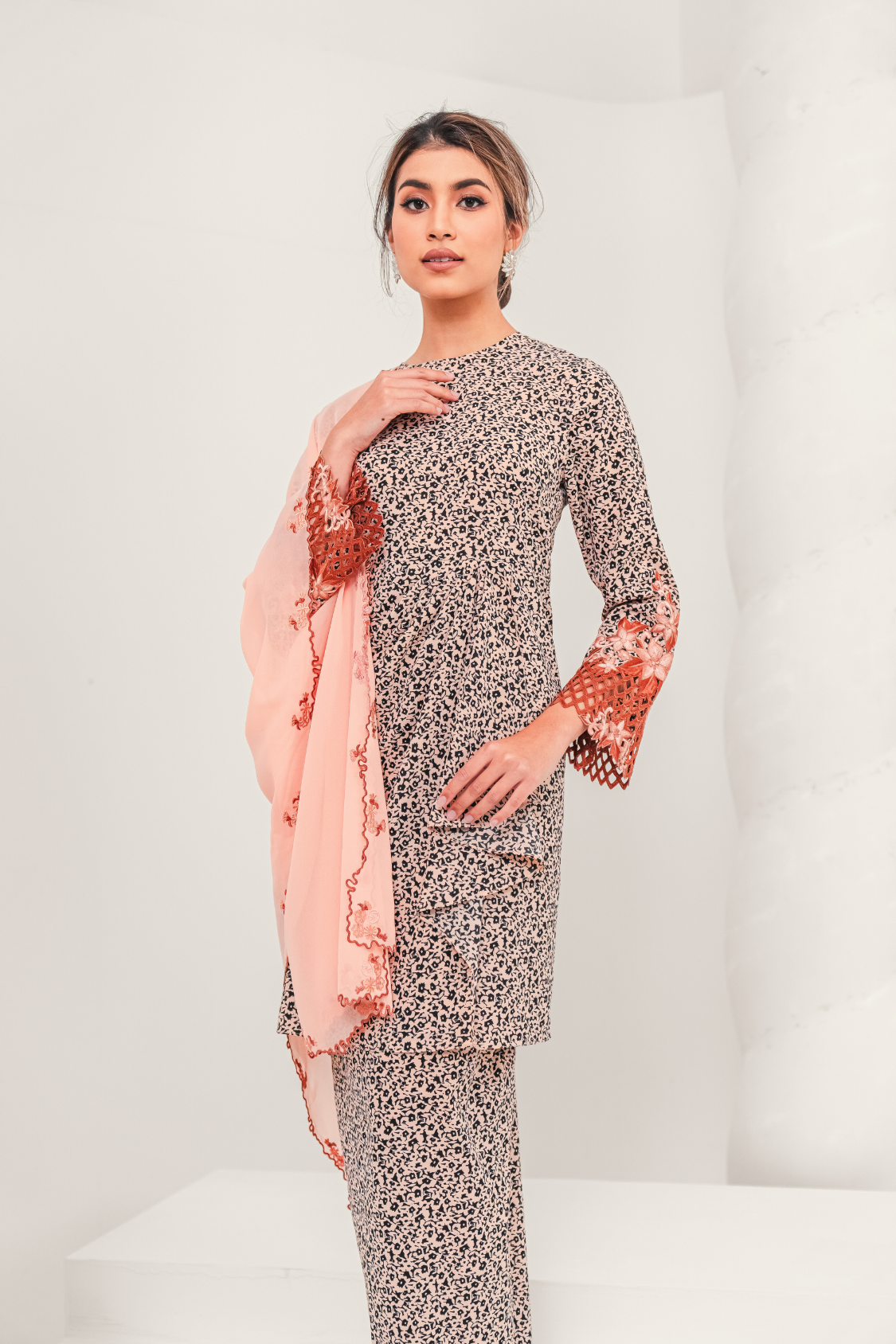 Sepakat Modern Kurung Summeraya in Peach Black