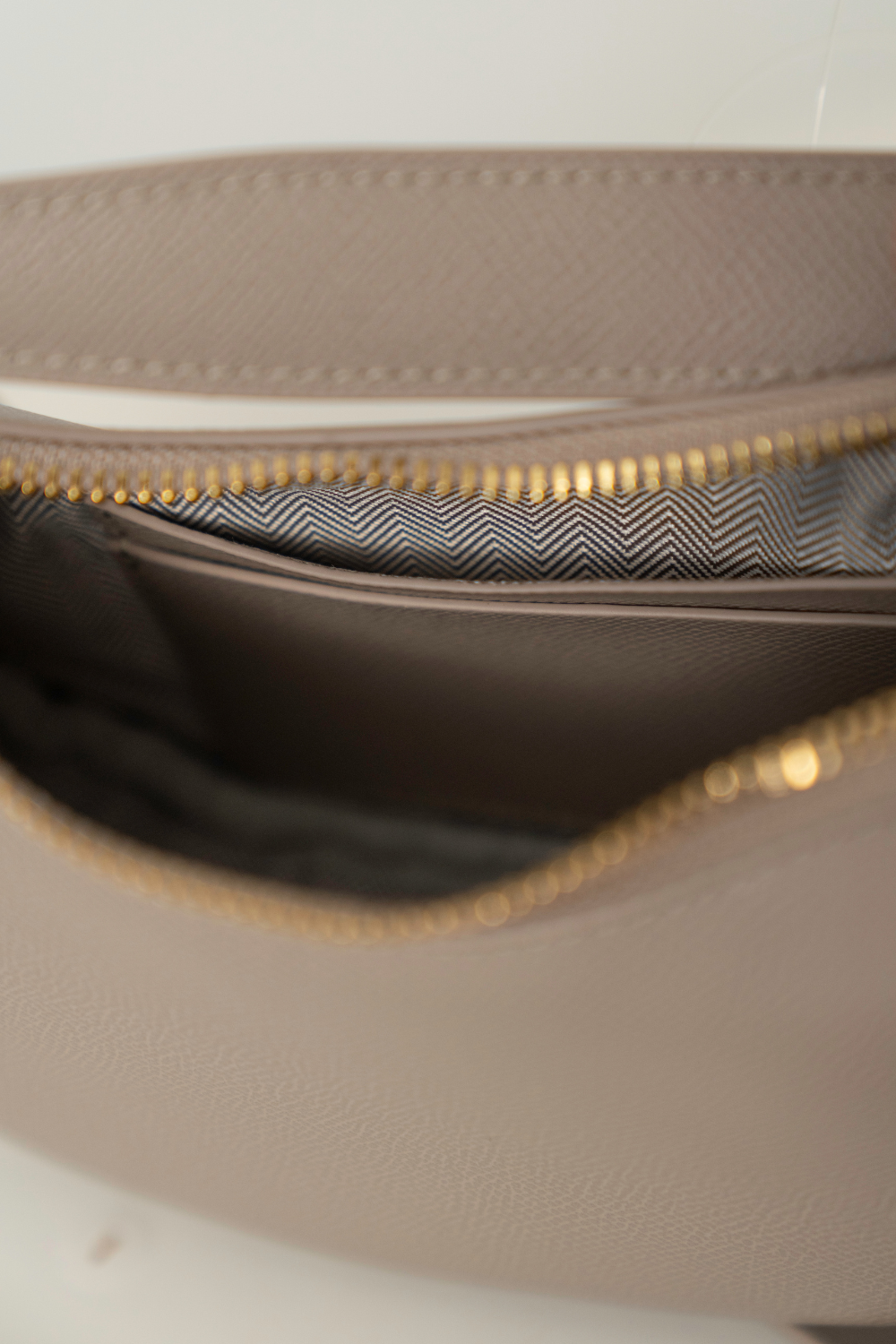 Aero Medium Bag in Taupe
