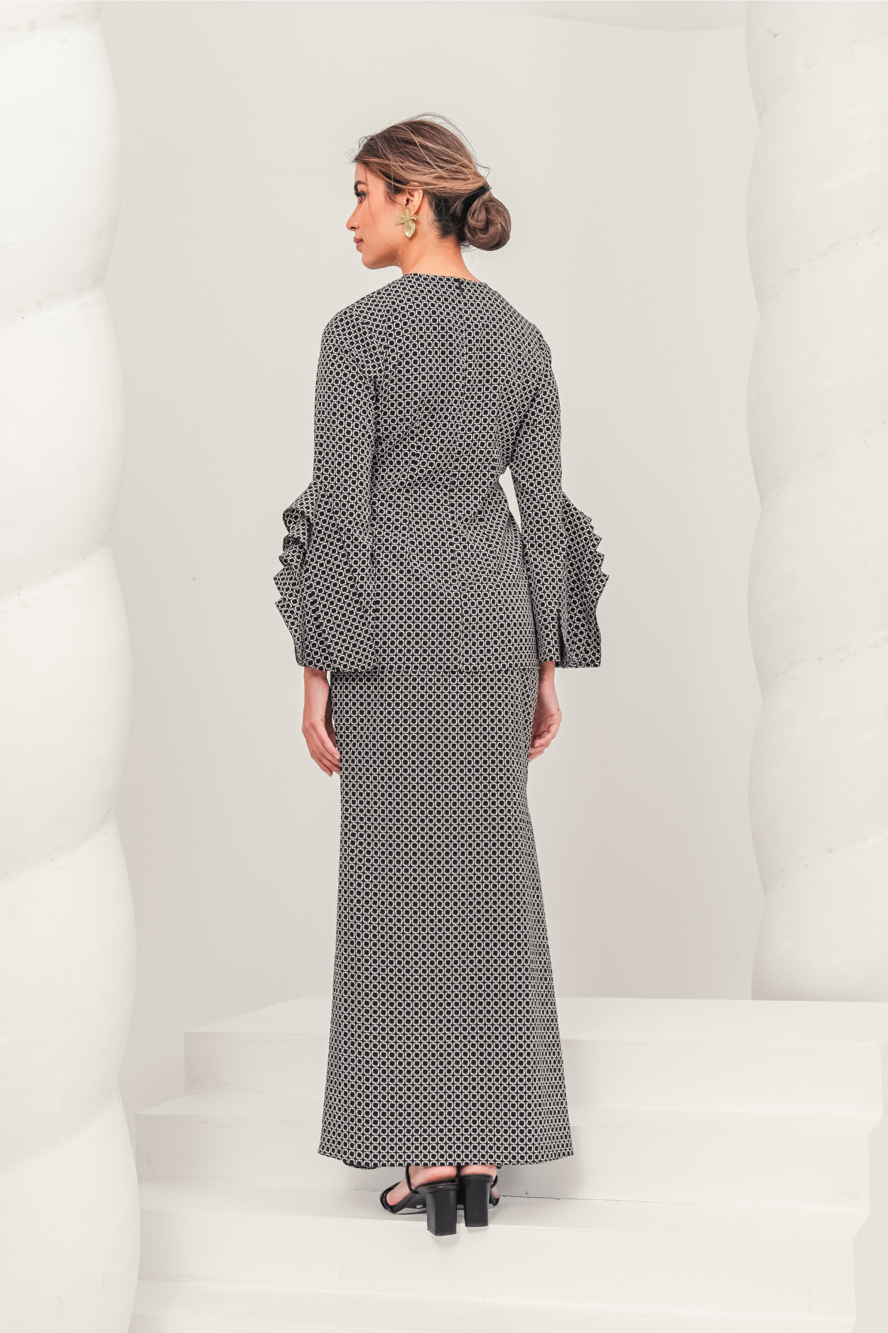 Indah Modern Kurung Summeraya in Black