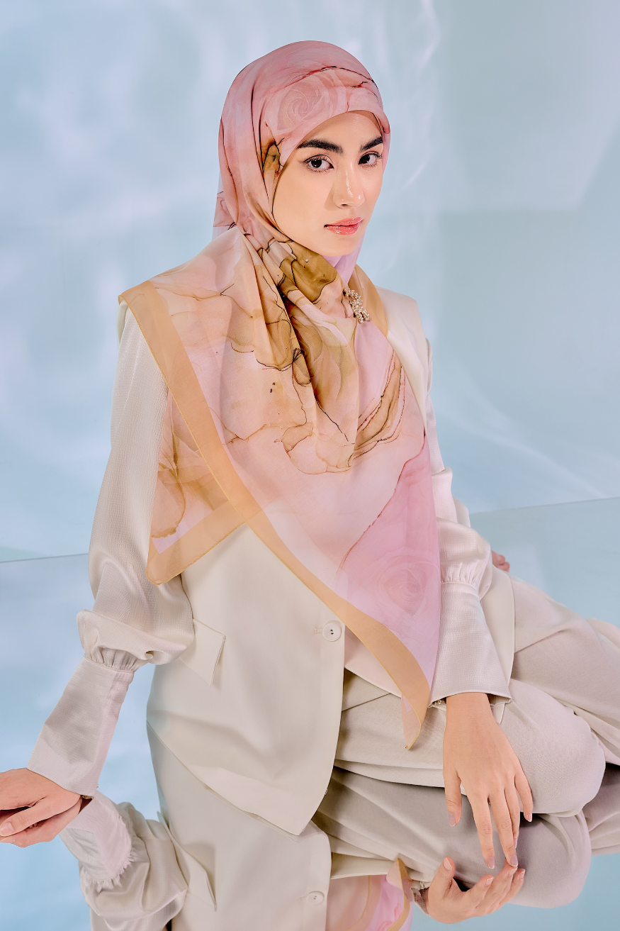 Nayra Scarve in Amber
