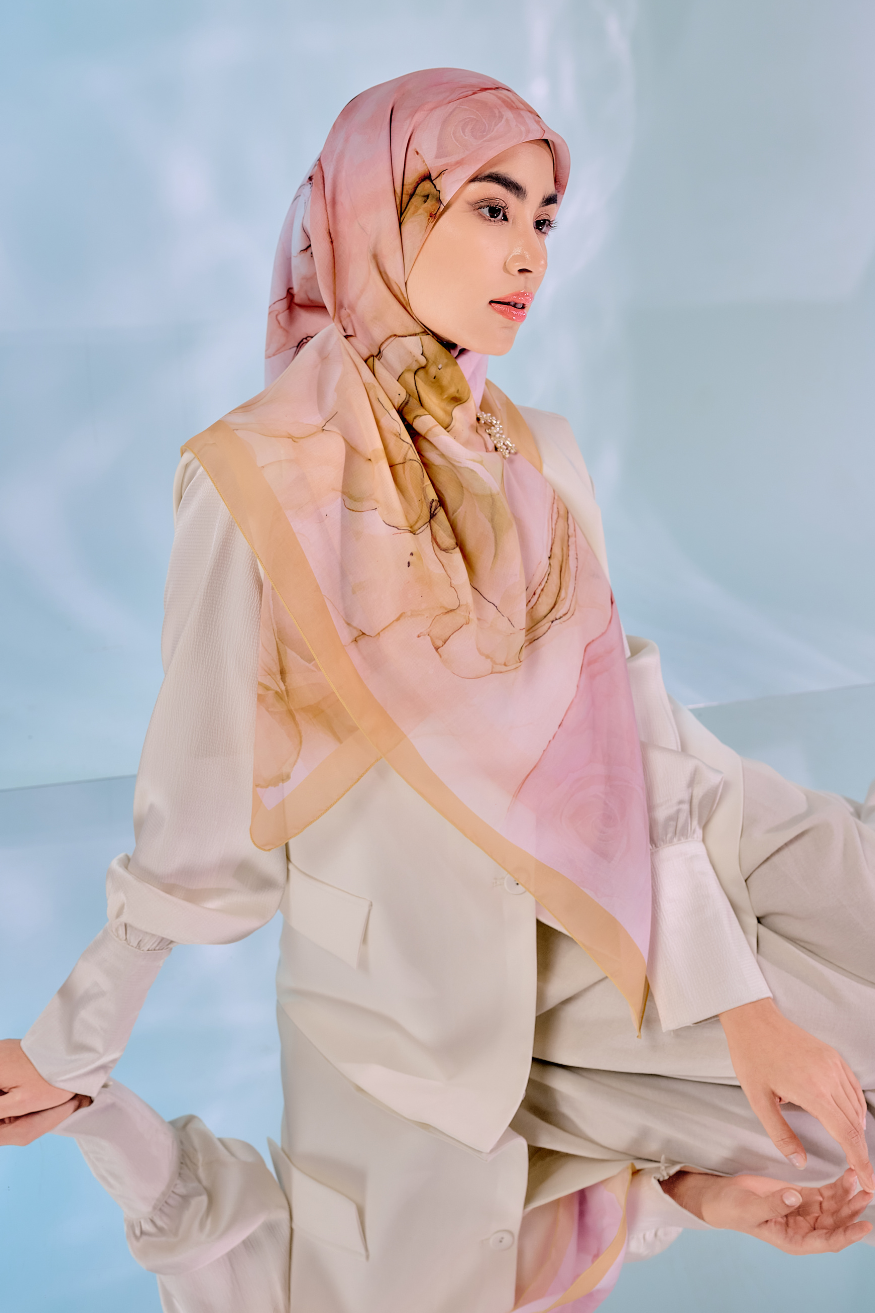 Nayra Scarve in Amber