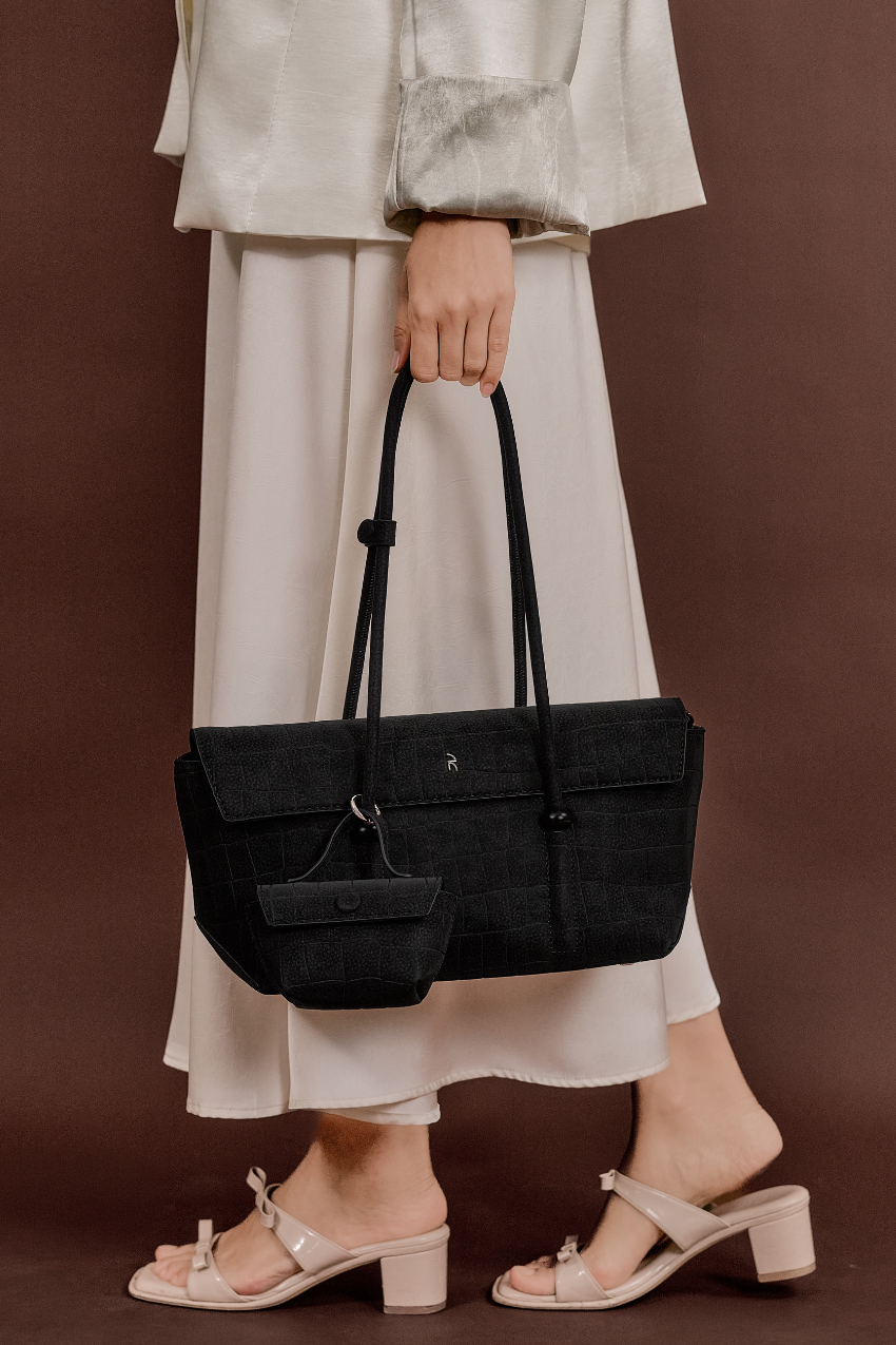 Rico Rinaldi Mendy Black women's shoulder bag for work, office, university and travel, spacious East-West handbag with detachable pouch