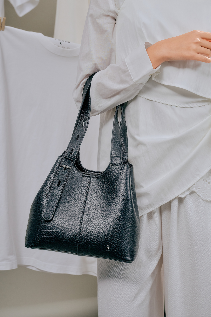 Women's shoulder bag with detachable pouch in Black