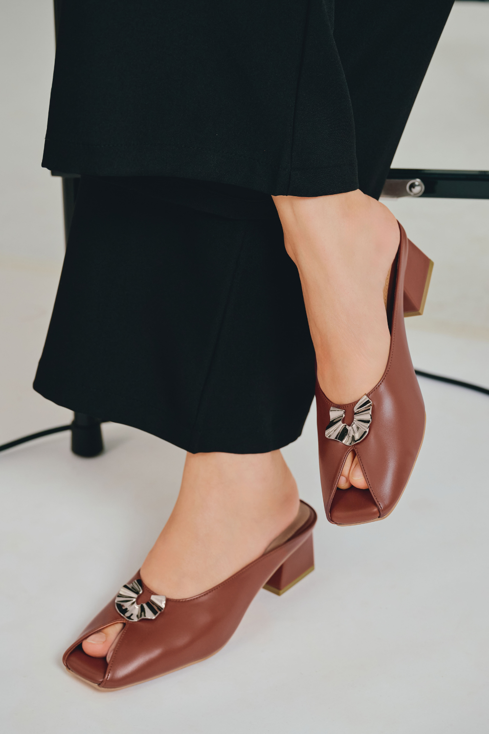 Linda Shoes in Cinnamon
