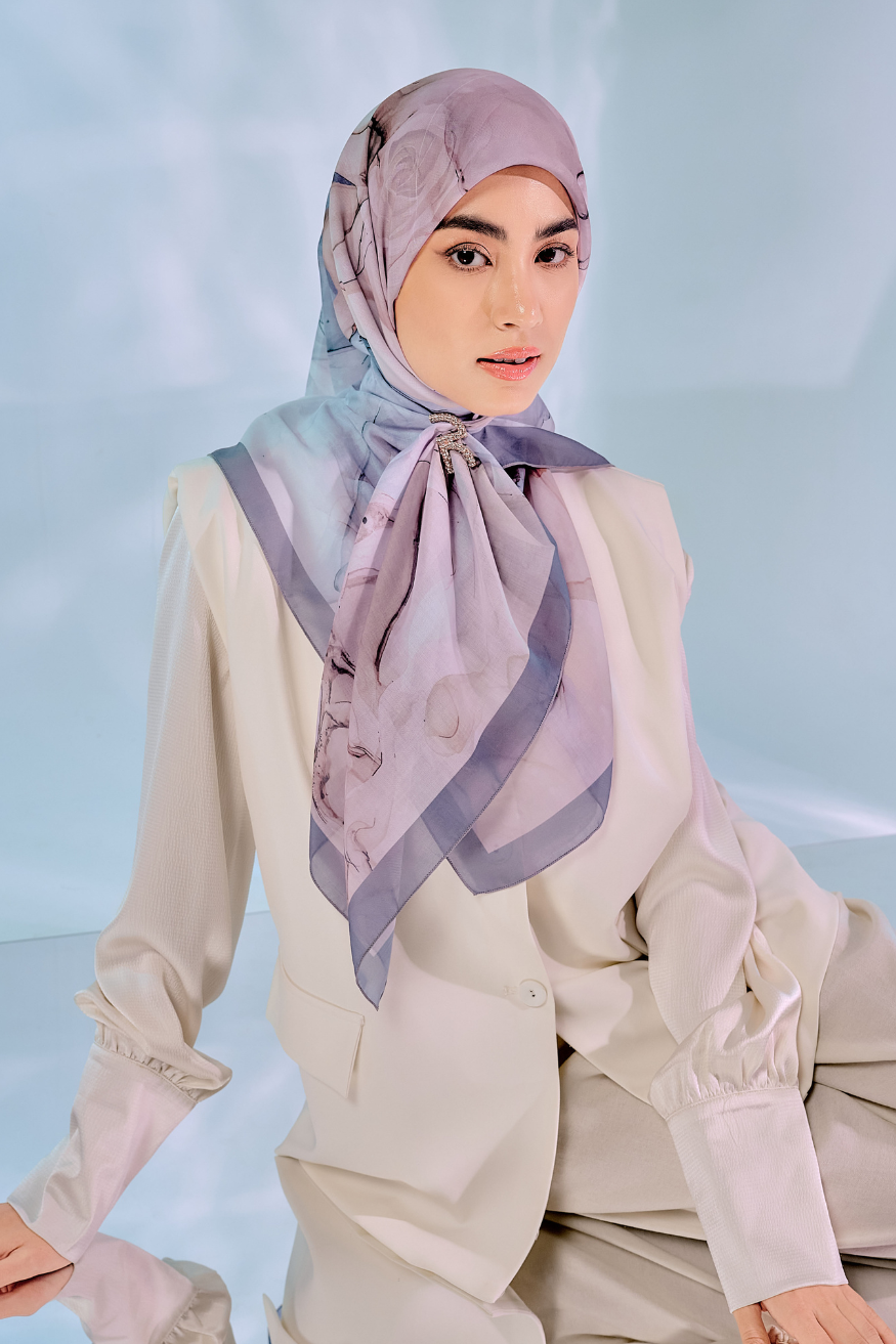 Nayra Scarve in Diamond