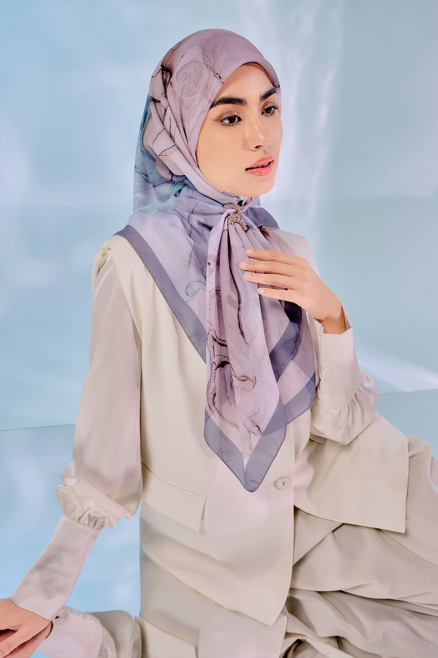 Nayra Scarve in Diamond
