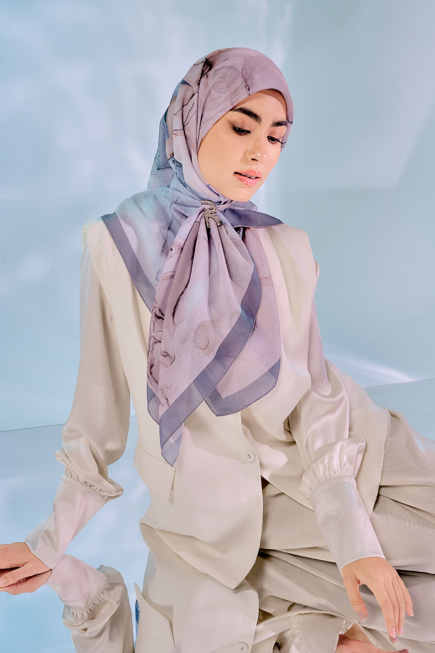 Nayra Scarve in Diamond