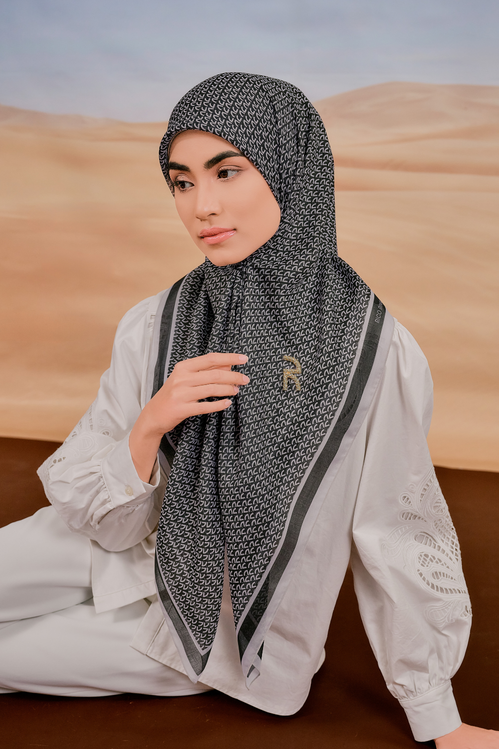 Mori Scarve in Eclipse