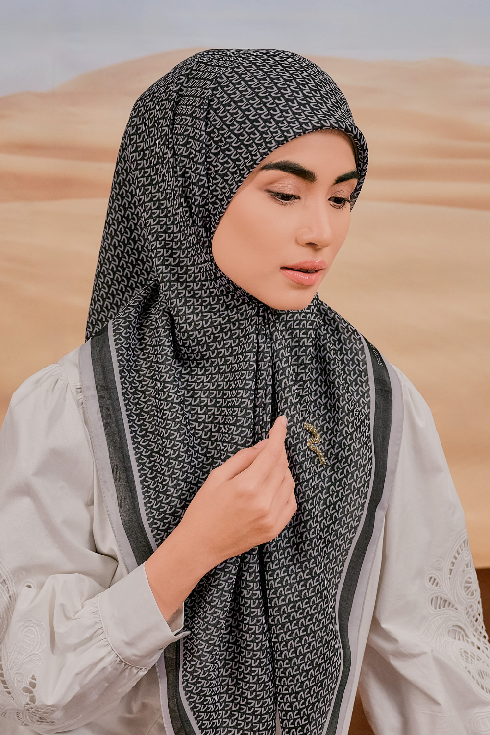 Mori Scarve in Eclipse