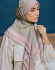 Nuura Scarve in Guava