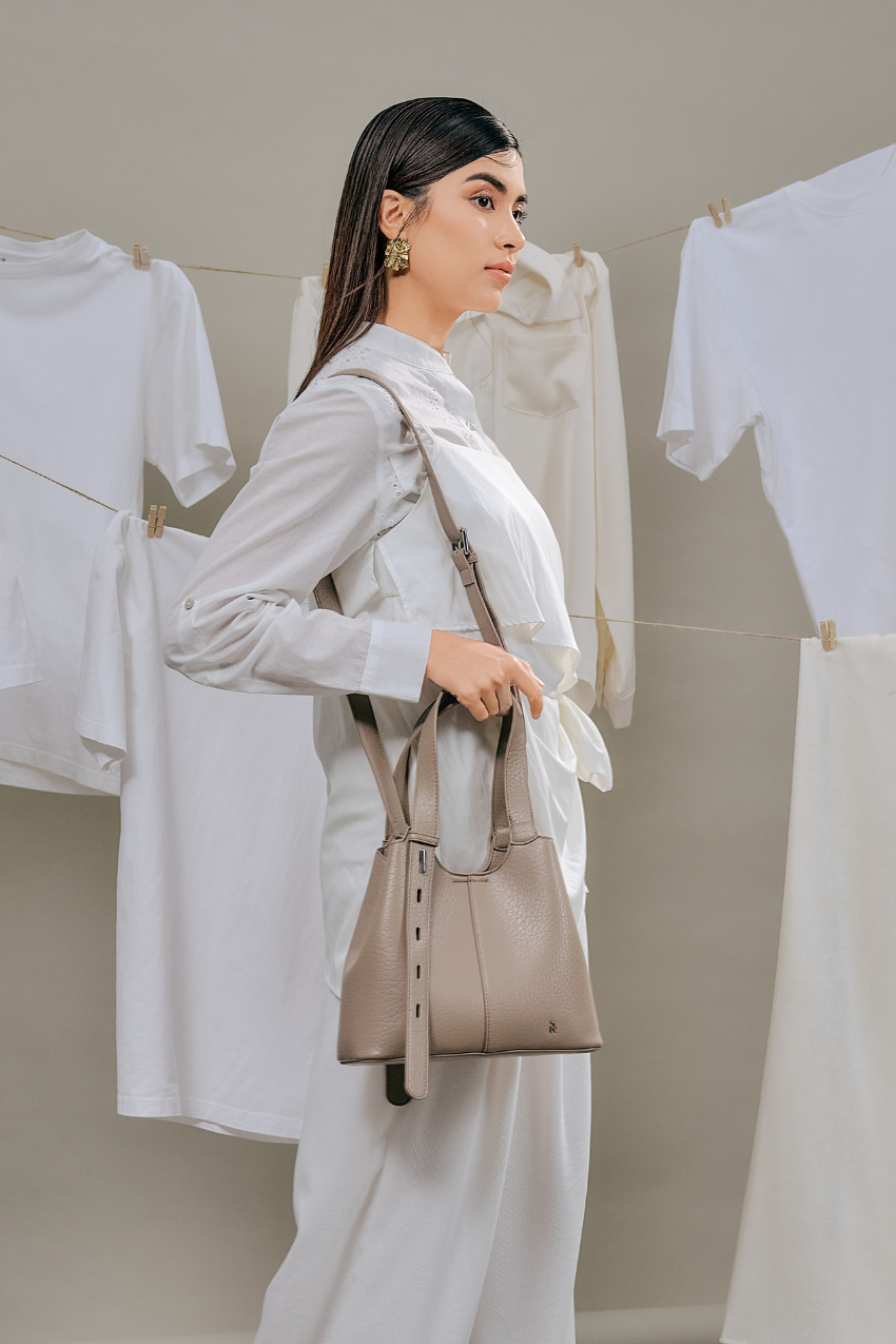 Norri Convertible Shoulder Bag in Espresso Brown