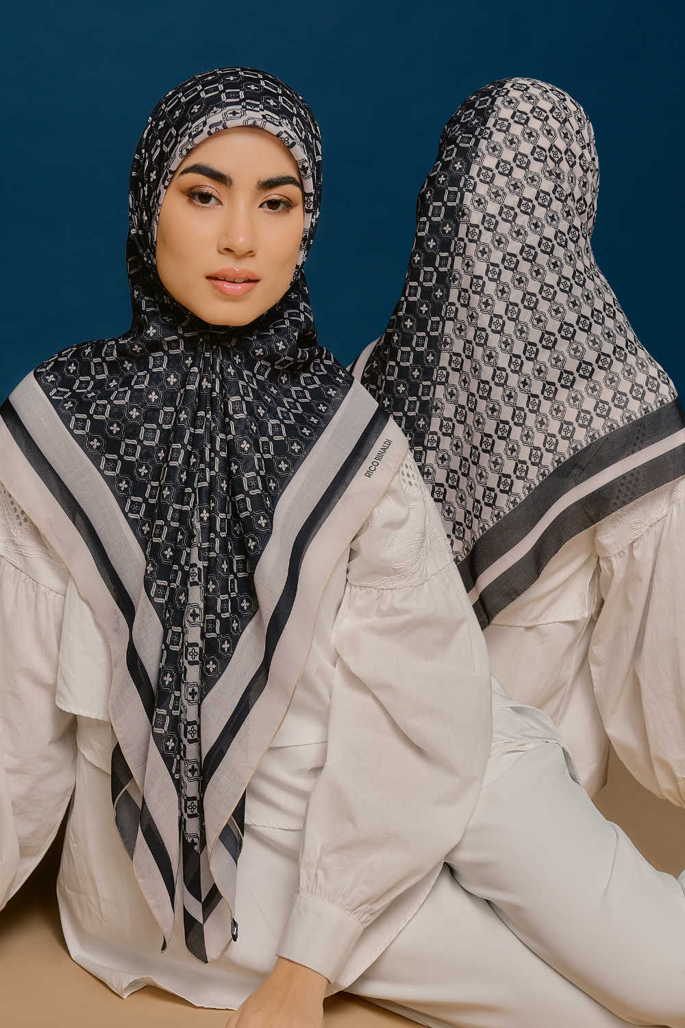 Nuura Scarve in Monochrome