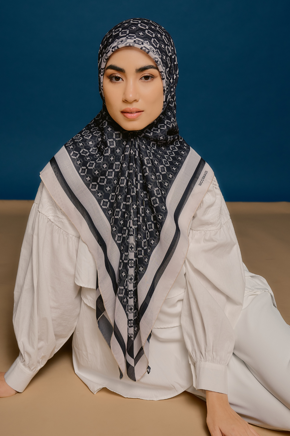 Nuura Scarve in Monochrome