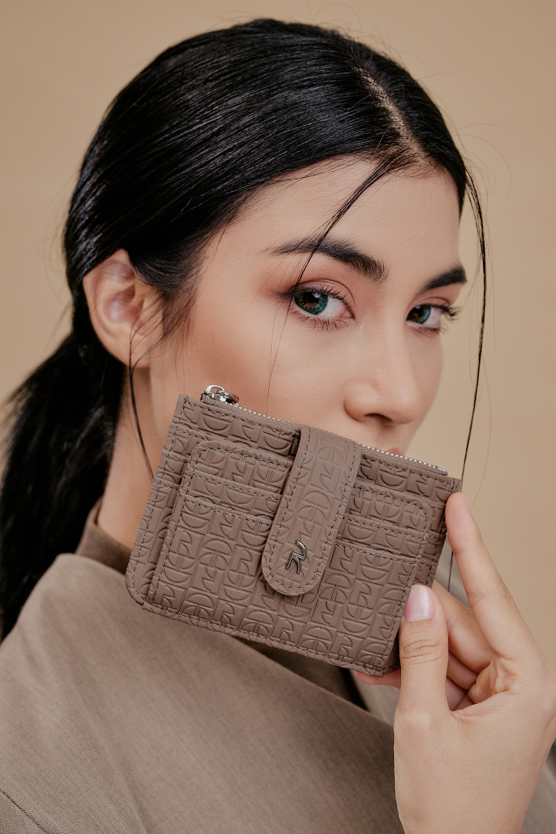 Riri Small Wallet in Taupe