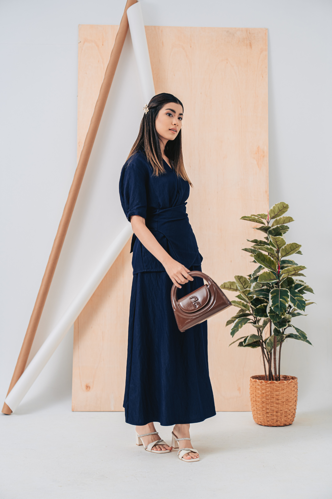Medium Solace Bag in Walnut