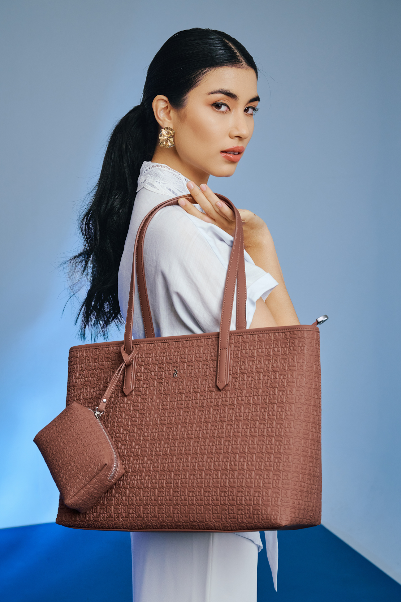 Jiro Tote Bag in Wood Brown